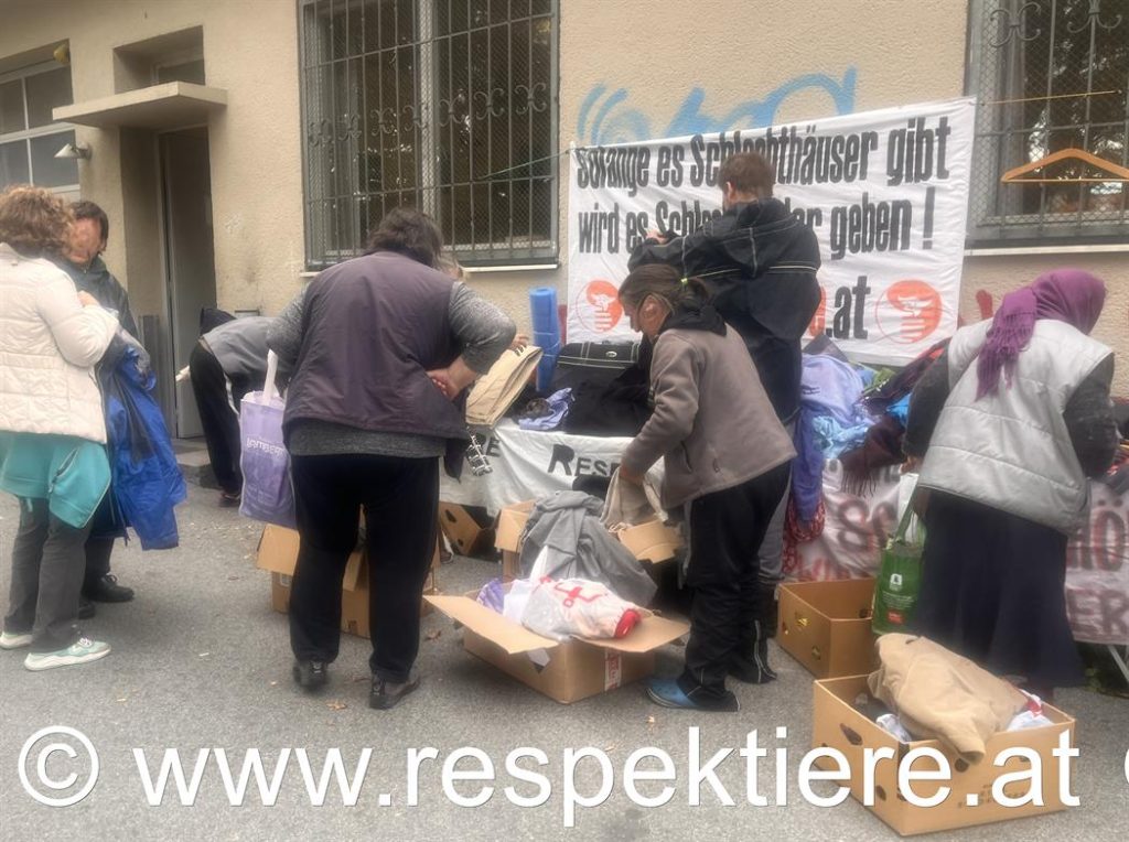 Obdachlosen-Flohmarkt vor dem Mutterhaus