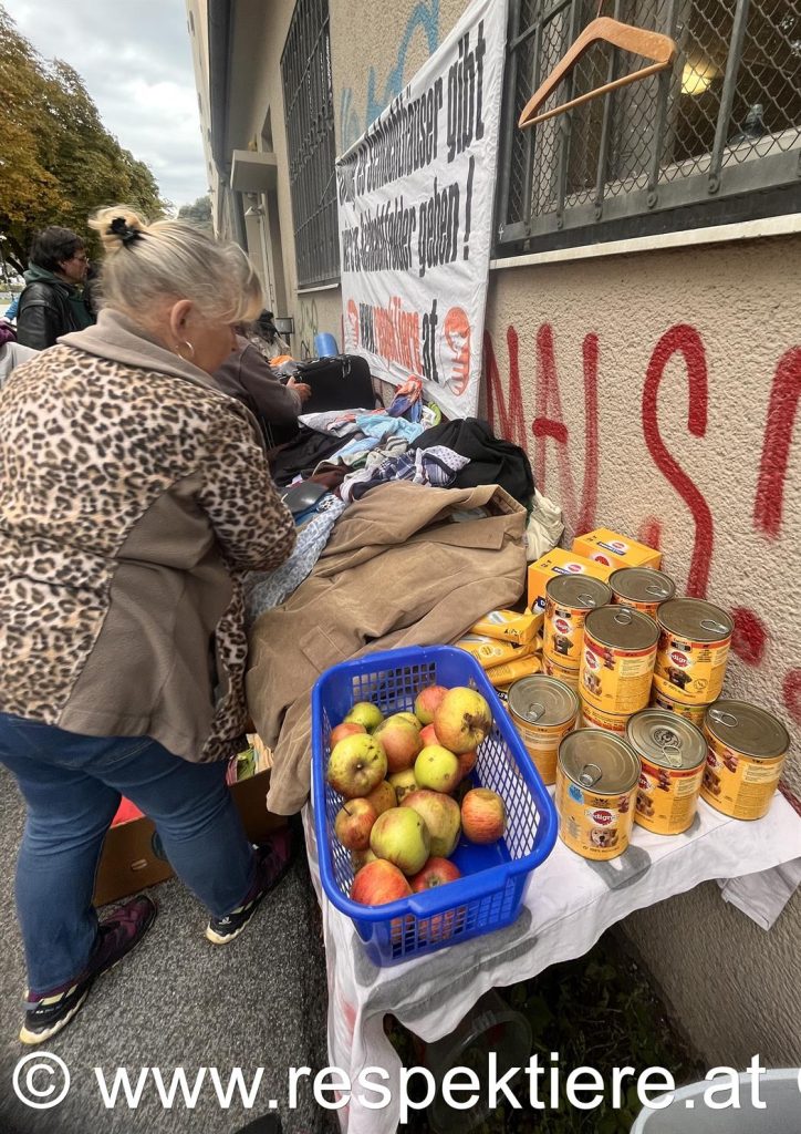 Obdachlosen-Flohmarkt vor dem Mutterhaus